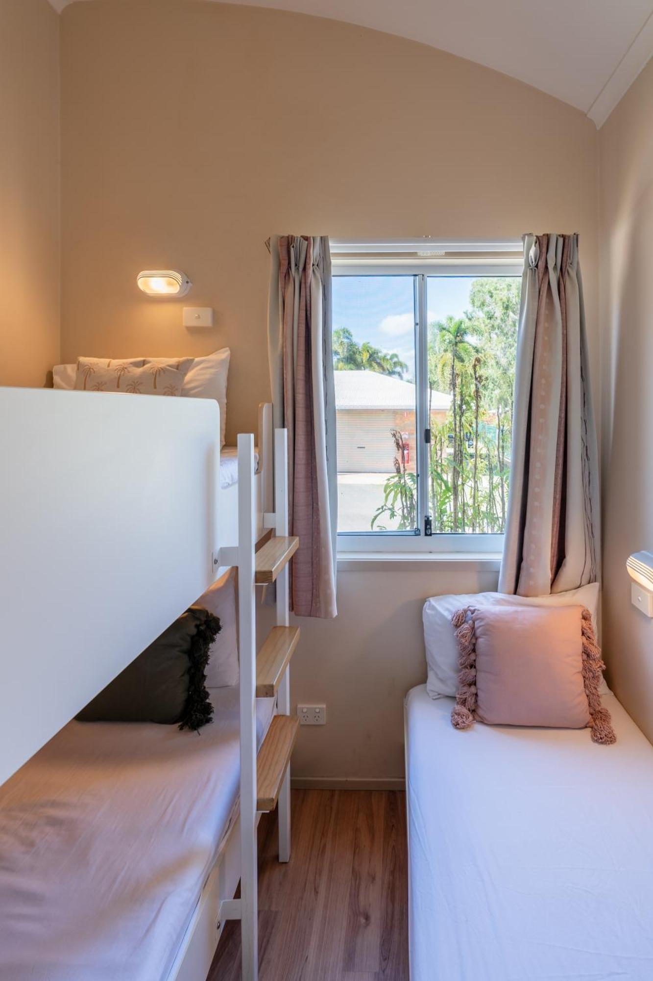 Tasman Holiday Parks - Rollingstone Luaran gambar