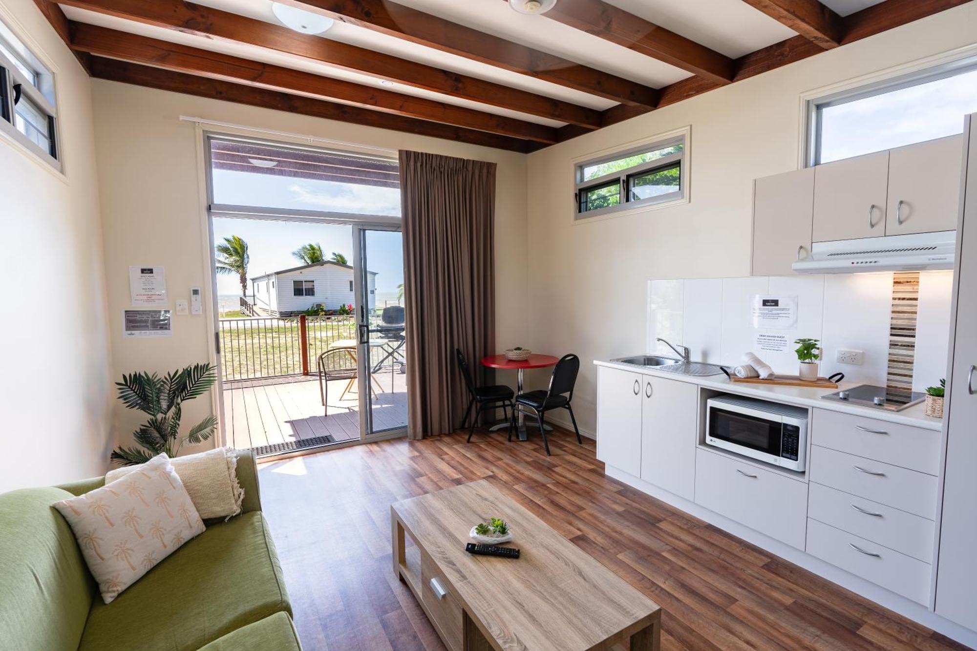Tasman Holiday Parks - Rollingstone Luaran gambar