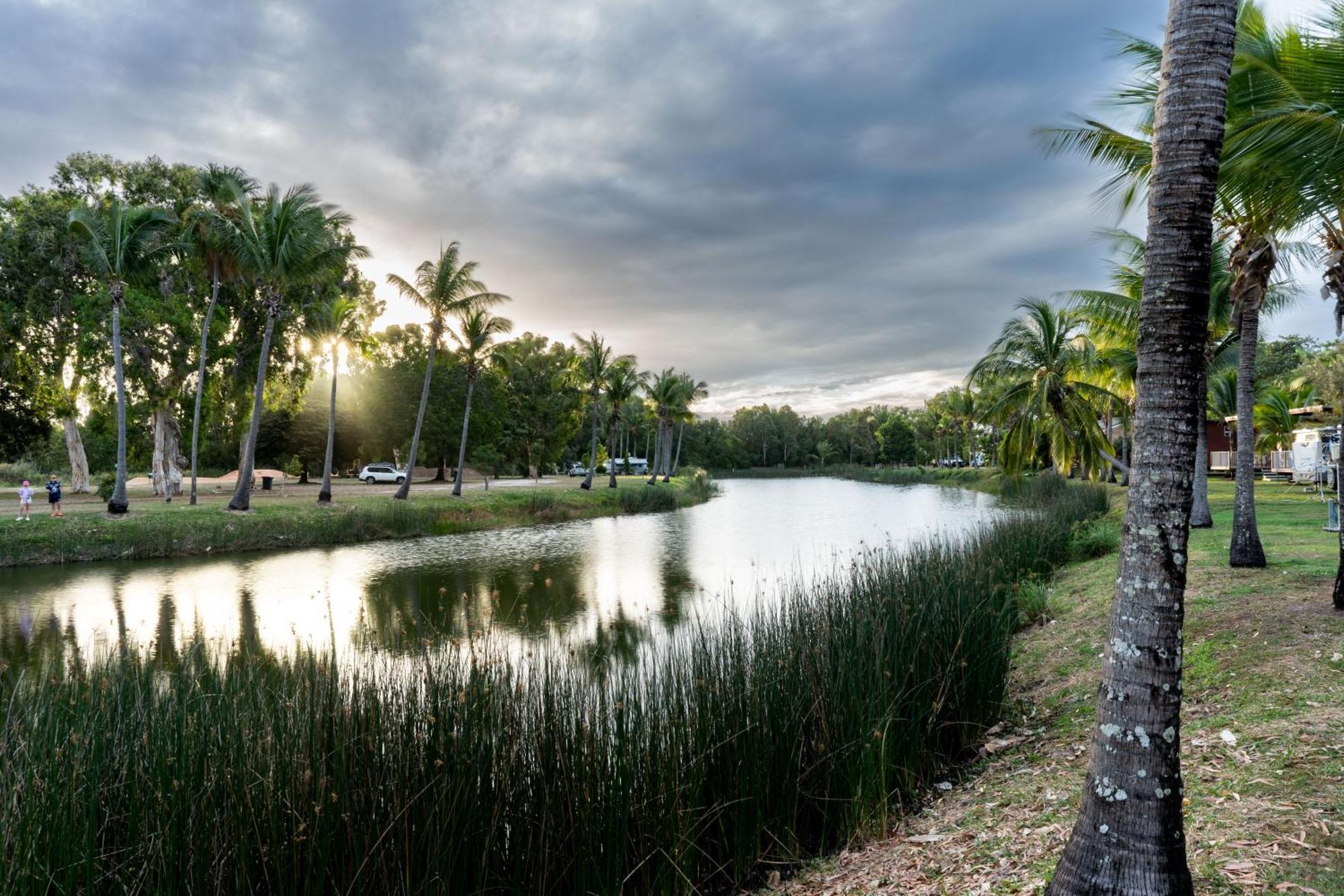 Tasman Holiday Parks - Rollingstone Luaran gambar