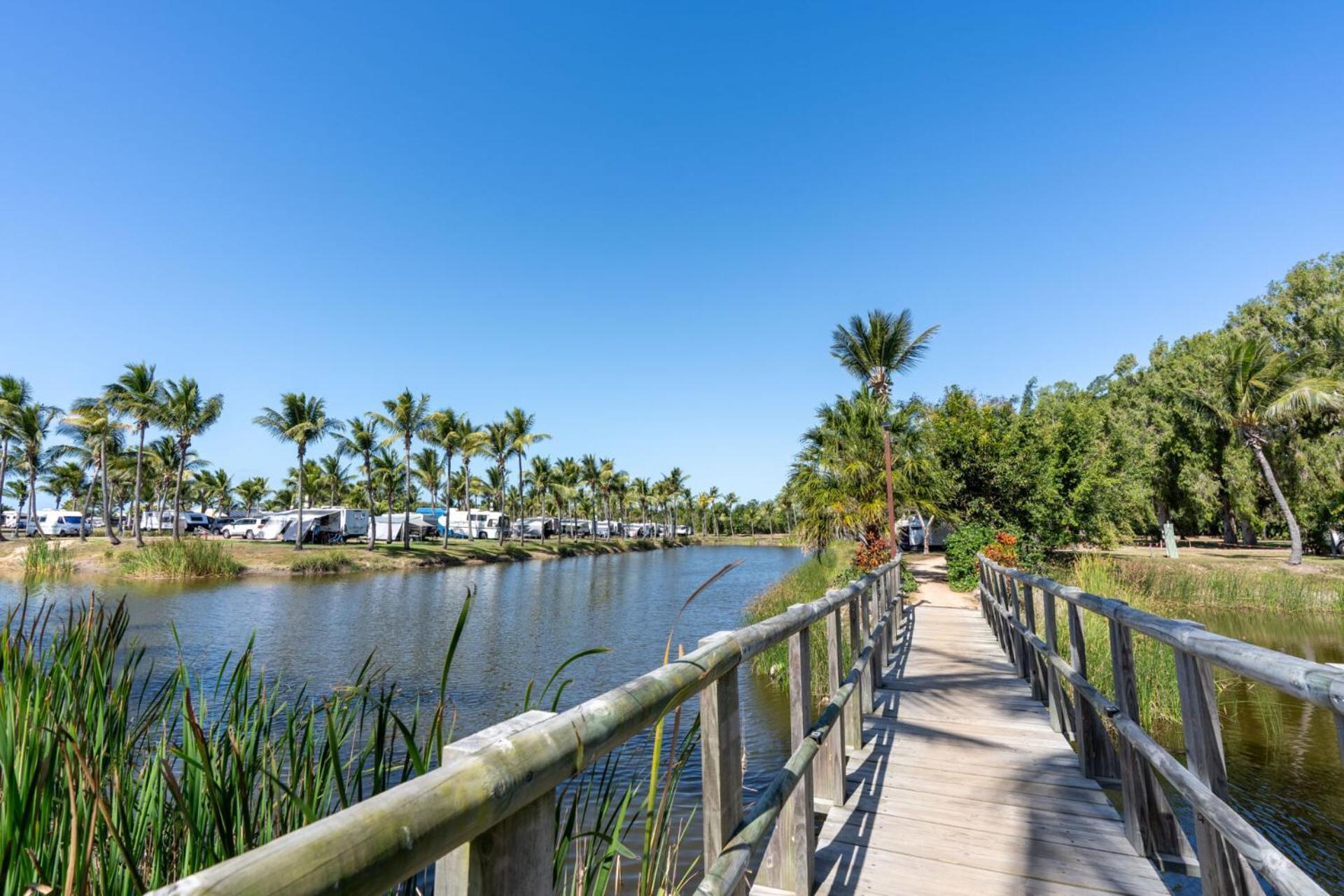 Tasman Holiday Parks - Rollingstone Luaran gambar